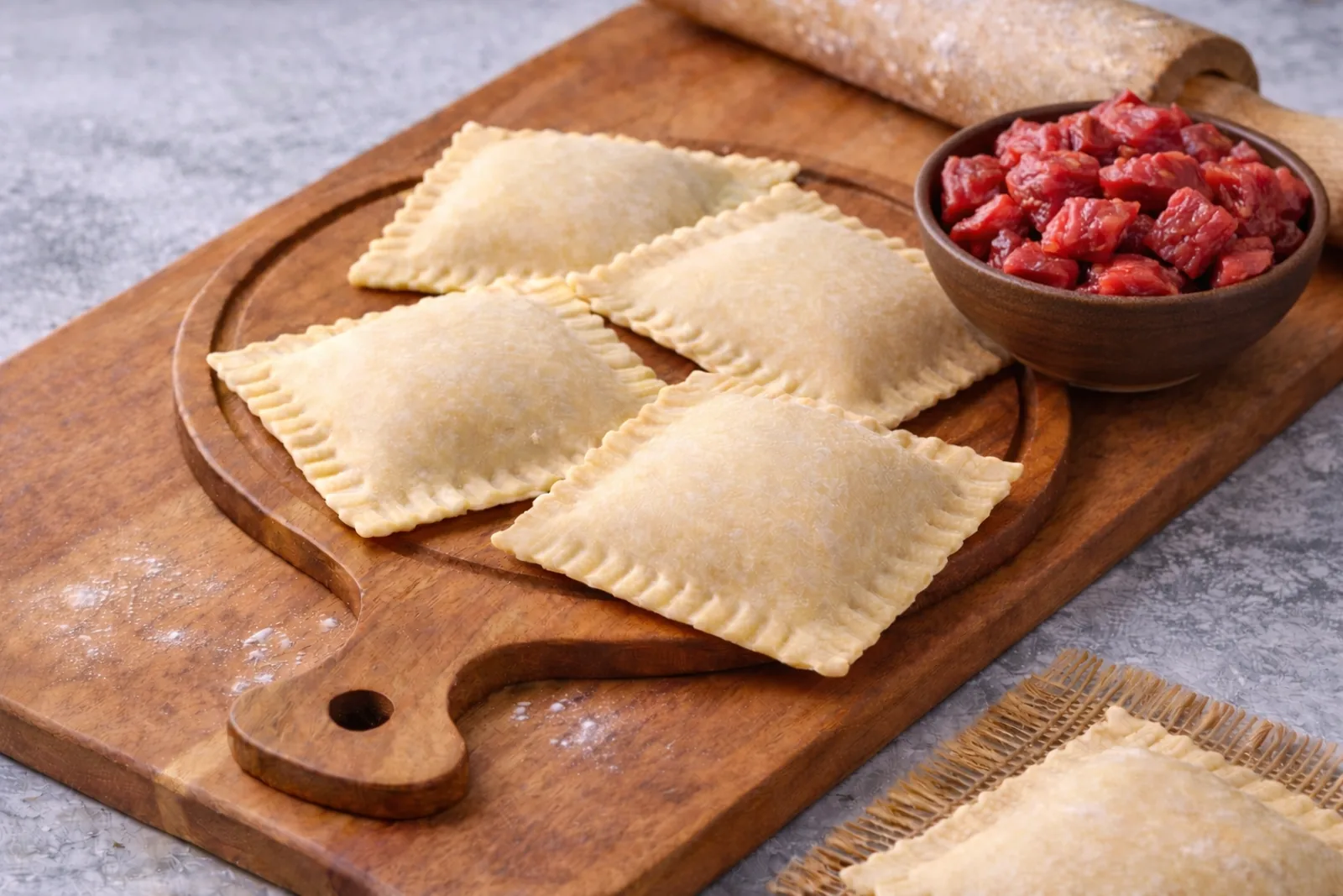 DANA ETLİ RAVİOLİ