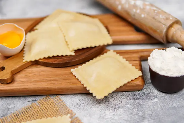 3 PEYNİRLİ RAVİOLİ